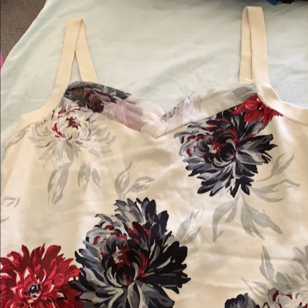 Floral top - Picture 1 of 3